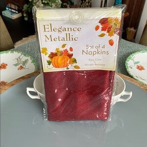 NEW W/TAGS=Benson Mills Metallic Red Napkins  Set of 4